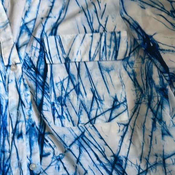 Calvin Klein Blue and White Long Sleeve Graphic Blouse Size Large - Picture 3 of 11